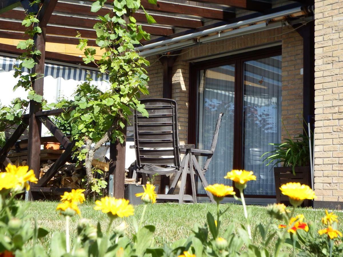 Nette Ferienwohnung Mit Eigenem Eingang Und Sonnenterrasse 아이슈타인 외부 사진